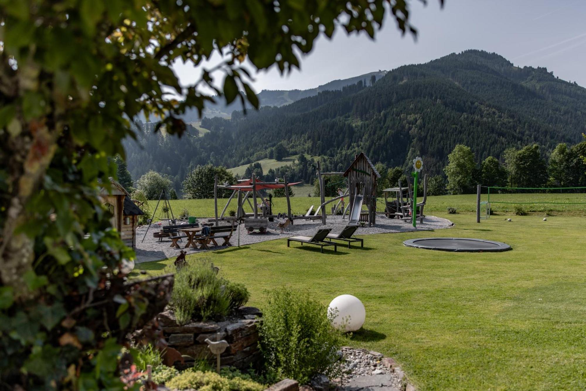 Biohof Ebengut Aparthotel Maria Alm am Steinernen Meer Exterior photo